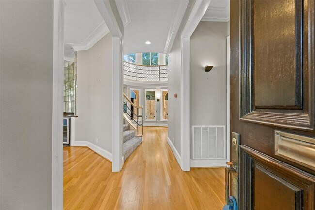 Building Photo - 3106 Sackett St