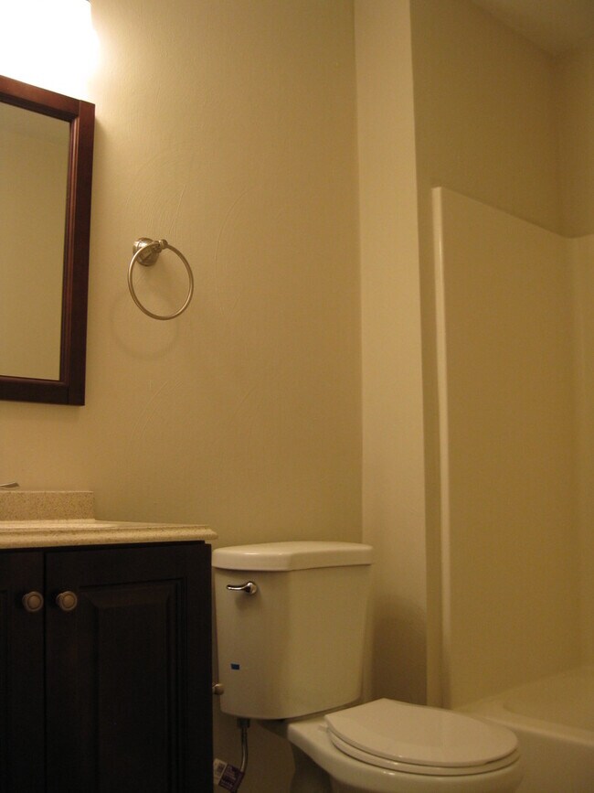 Foto del edificio - 1336 W 38th St
