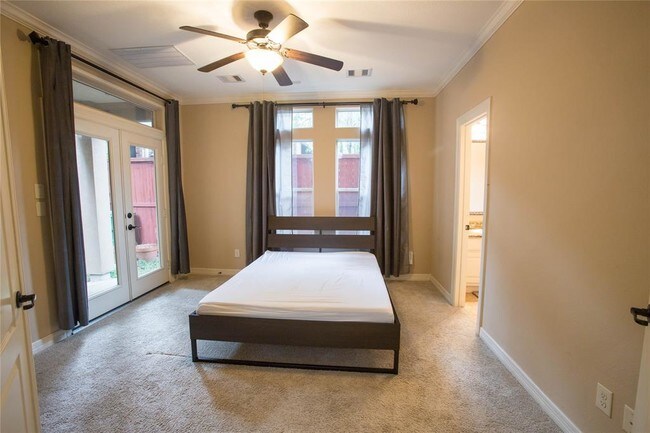 Foto del edificio - 1318 Bobbitt Pl Ln