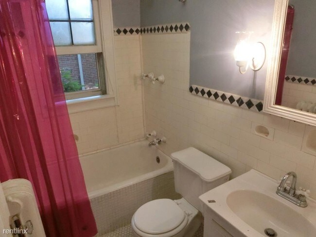 Foto del edificio - 2 br, 1 bath Apartment - 1956 Guilford Rd