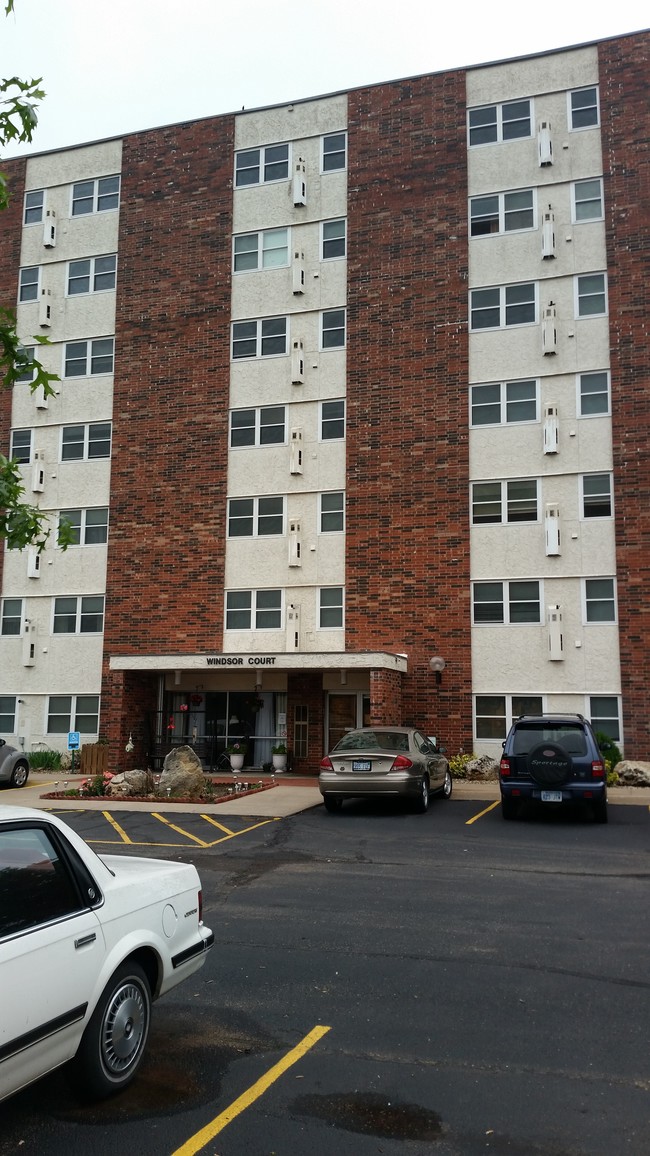 Building exterior - Windsor Court Apartments