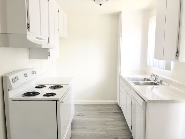 Building Photo - 1 bedroom in Panorama City CA 91402