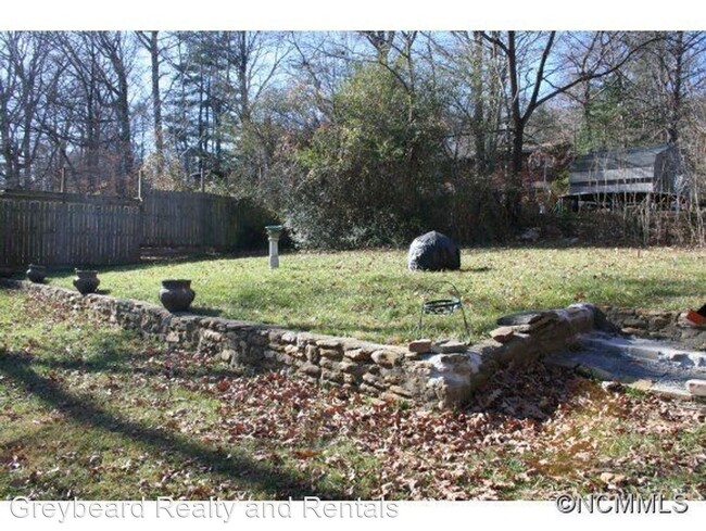 Building Photo - 2 br, 1 bath House - 1013 Montreat Rd