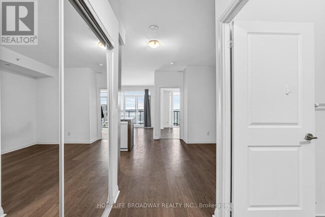 Building Photo - 55 Oneida Crescent