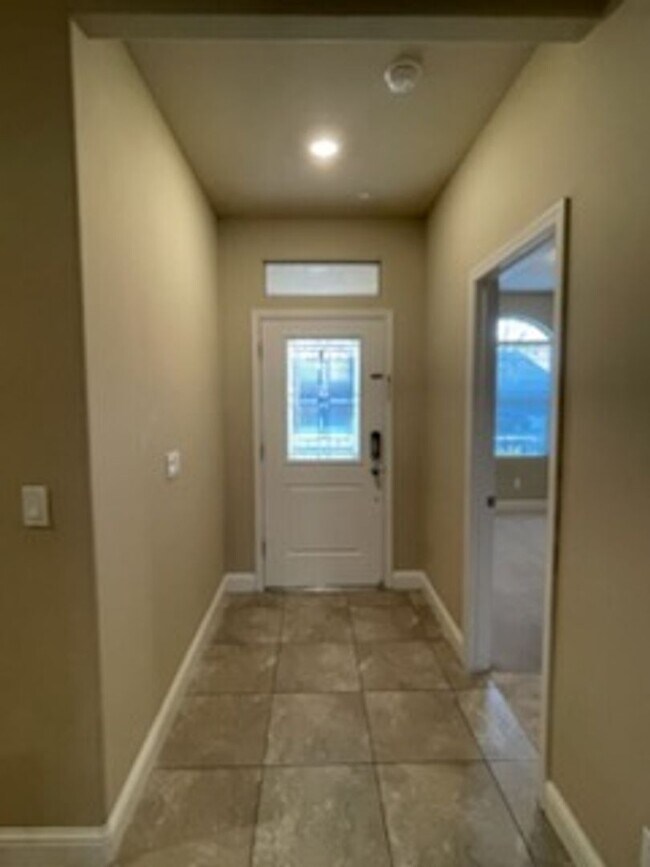 Building Photo - 9508 Four Pines Dr