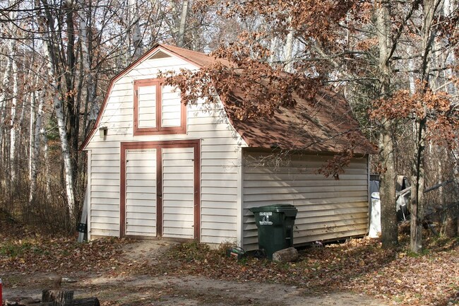 Building Photo - 1 Bedroom, 1 Bathroom Single Family Home i...