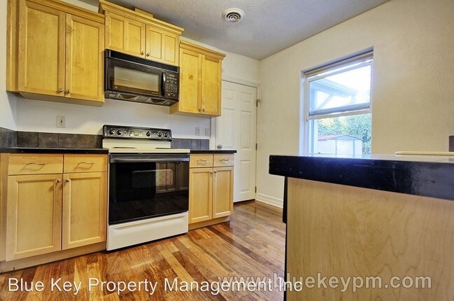 Building Photo - 4500 SE Naef Rd