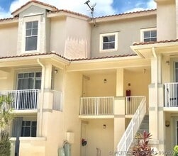 Building Photo - 1136 Town Center Dr