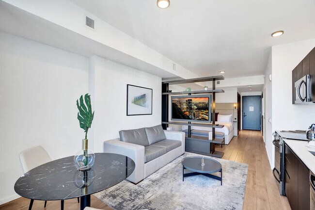 Building Photo - 398 NE 5th St