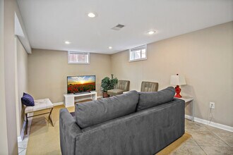 Building Photo - 2757 Greenway Blvd