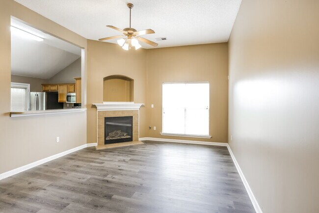 Foto del edificio - 4941 Wemberley Dr