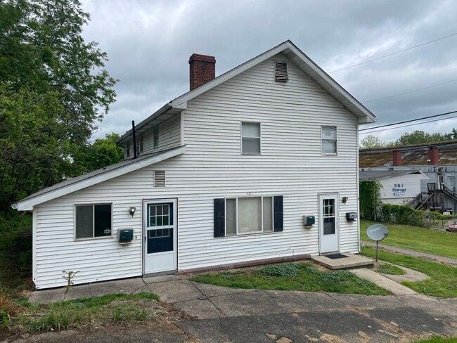 Building Photo - 401 Lancaster St