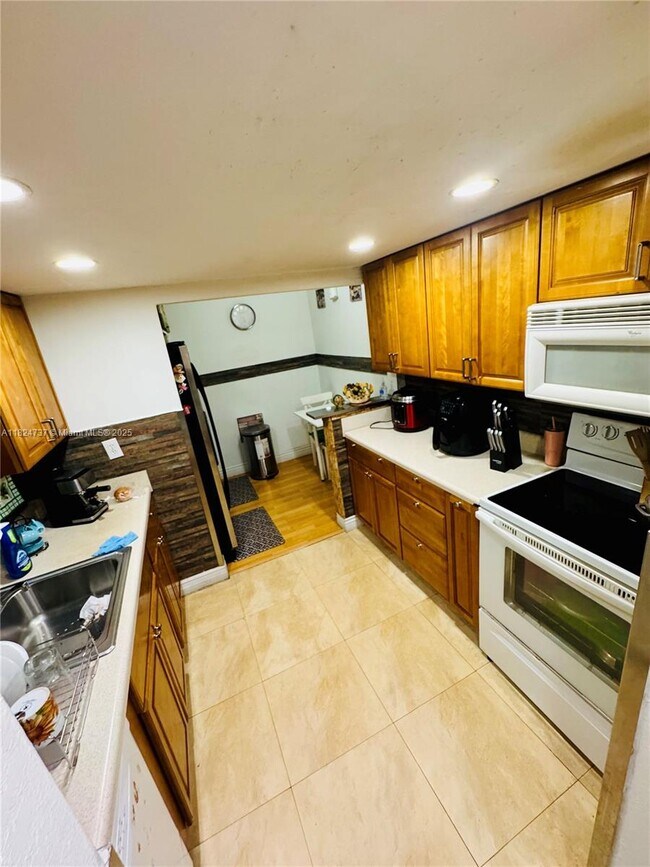 Foto del edificio - 6930 Miami Gardens Dr