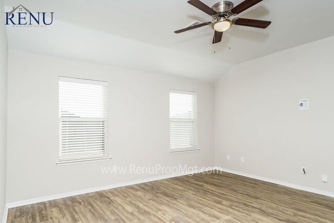 Building Photo - Available NOW! Nice 3 Bedroom House in Okl...