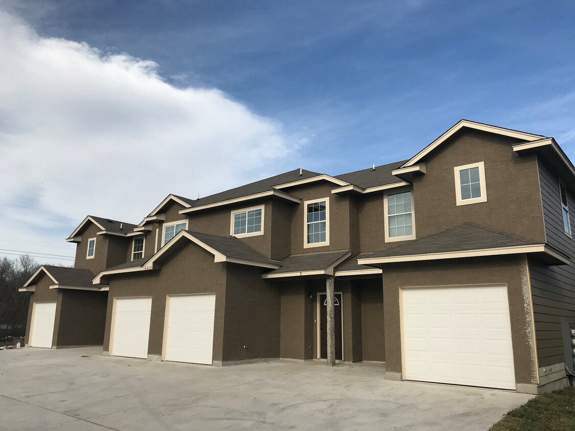 Foto principal - Town home for rent