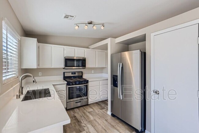 Foto del edificio - 3105 Meadow Flower Ave
