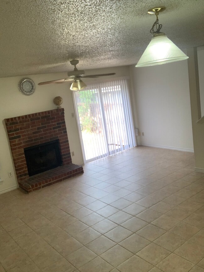 Foto del edificio - 2619 Alcott Ln