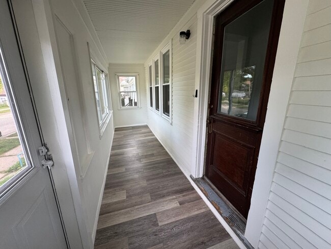 Sala de sol - 3235 N Bremen St