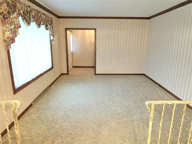 Building Photo - 54 Farmland Rd