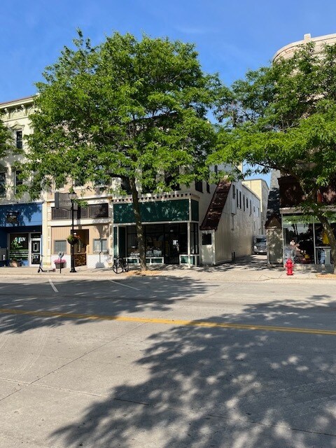Froint of Building - 516 N 8th St
