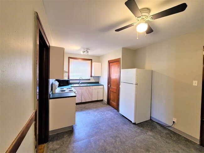 Building Photo - Bircher 4432-4434 4 family