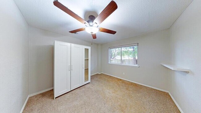 Building Photo - 12342 Thompkins Dr