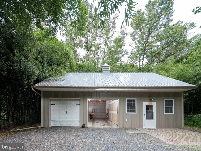 Building Photo - 16 Stoney Hill Rd
