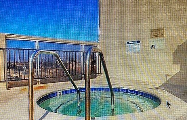 Jacuzzi - 421 S La Fayette Park Pl