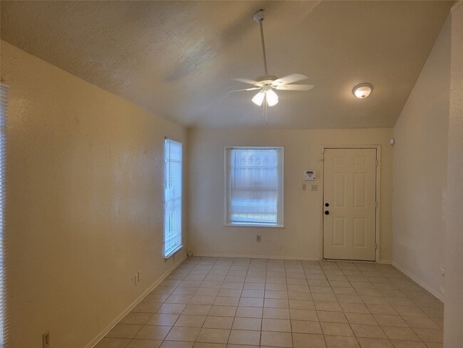 Foto del edificio - 15135 Kennedy Oaks St