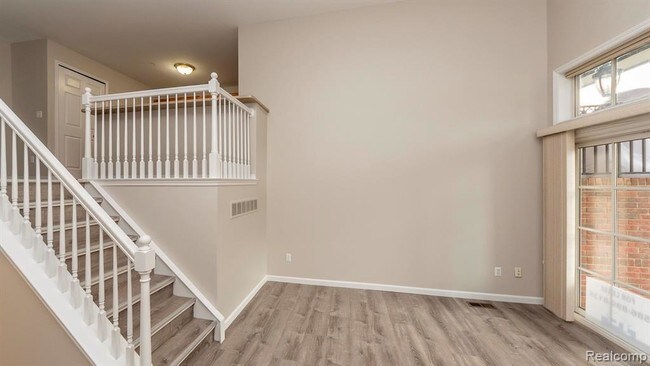 Foto del edificio - 3885 Forester Blvd
