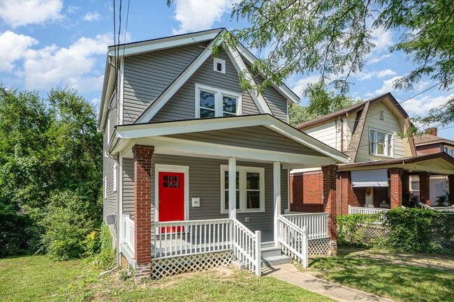 Building Photo - Updated 3 Bedroom 1 bathroom House