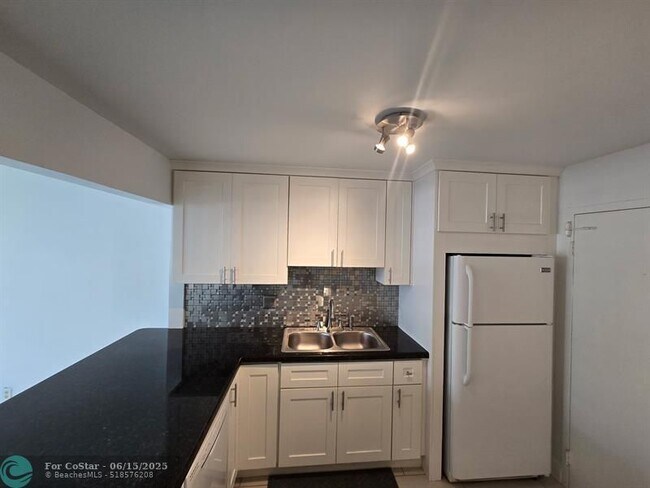 Foto del edificio - 336 N Birch Rd