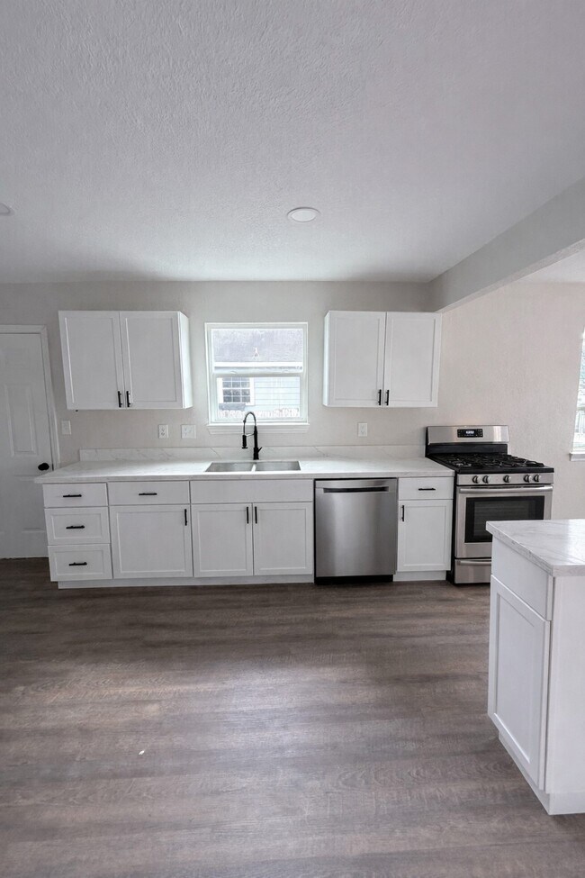 Foto del edificio - 2915 Creston Dr