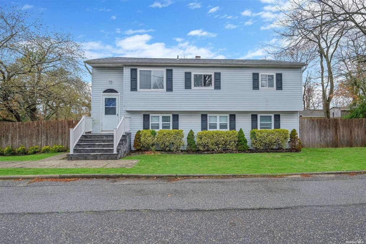 4 Hudson Ave, Sayville, NY 11782 Townhome Rentals in Sayville NY