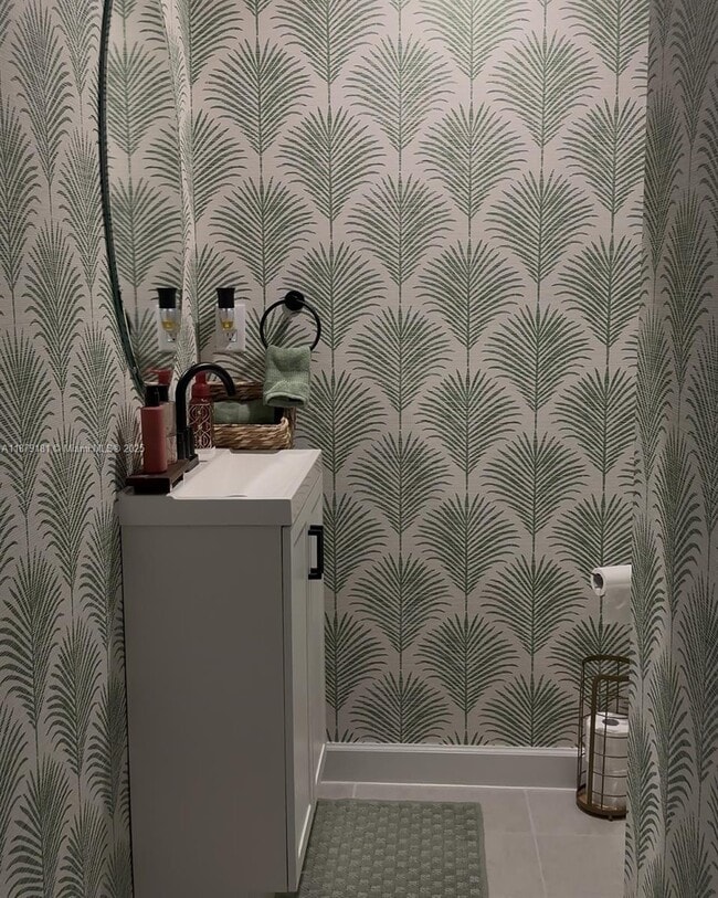 Building Photo - 2415 SE 23rd Rd