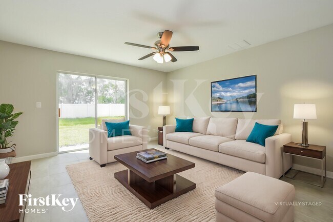 Foto del edificio - 489 Earhart Dr