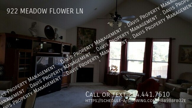 Foto del edificio - 922 Meadow Flower Ln