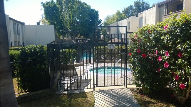 Foto del edificio - 3550 Ruffin Rd