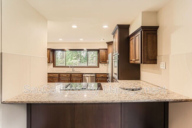 Building Photo - 1759 Marylhurst Dr