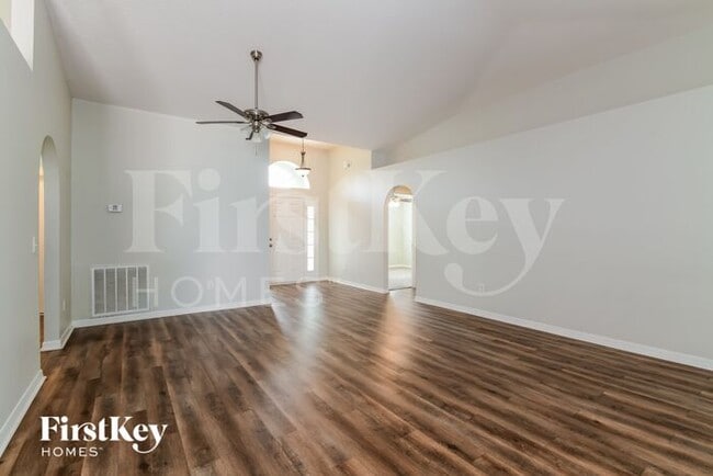 Building Photo - 5521 Sycamore Canyon Dr