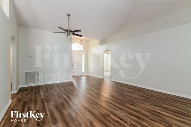 Foto del edificio - 5521 Sycamore Canyon Dr