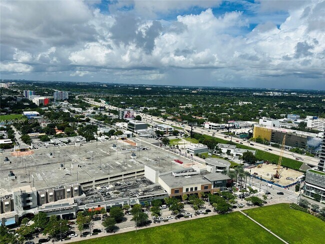 Foto del edificio - 121 NE 34th St