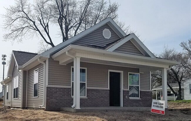 Building Photo - 104 N 1st St
