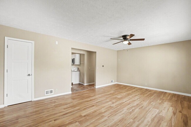 Foto del edificio - Modern Comfort meets Convenience - 3BR/2BA Duplex