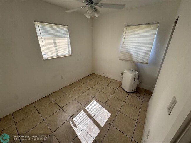 Building Photo - 1710 Lauderdale Manor Dr