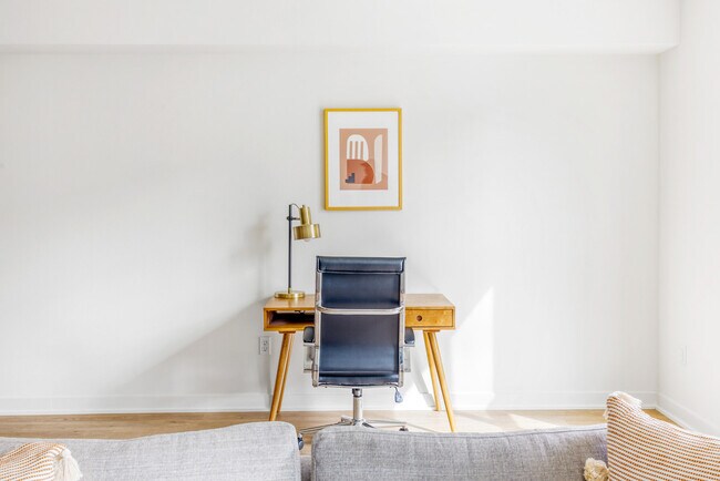 Building Photo - 11000 NE 10th St