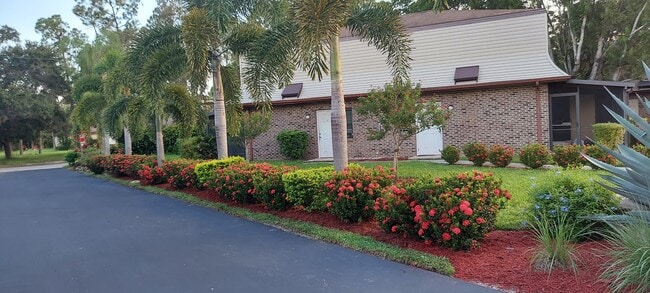 Lush tropical landscaping - Cypress Bend Village Apartments