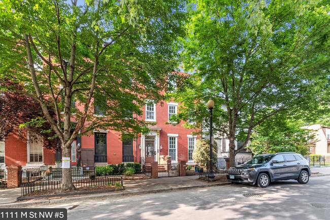 Charming 2 BR/2 BA Condo in Logan Circle! - Charming 2 BR/2 BA Condo in Logan Circle!