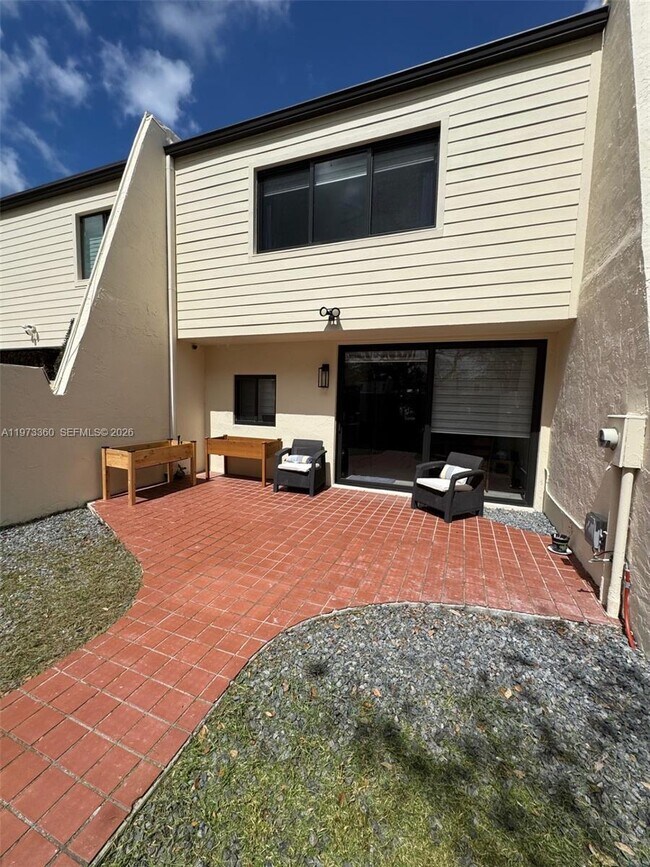 Building Photo - Southwest 102nd Place, Miami, FL 33173 - 3 BR 2.5 BA townhouse