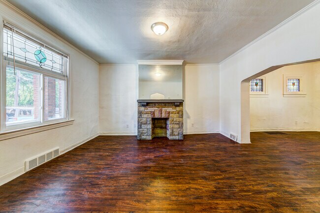 Foto del edificio - Available May 2024 - Traditional-style 3+ ...